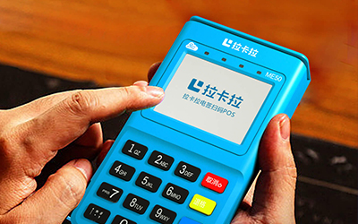 拉卡拉電簽POS機不僅可以掃微信，步驟還很簡單
